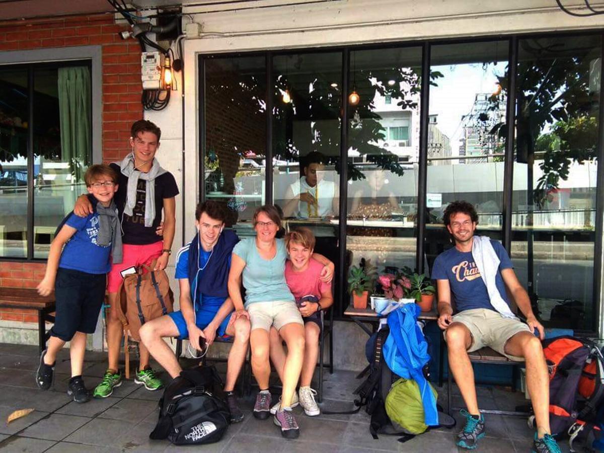 Meet Up Hostel Bangkok Buitenkant foto