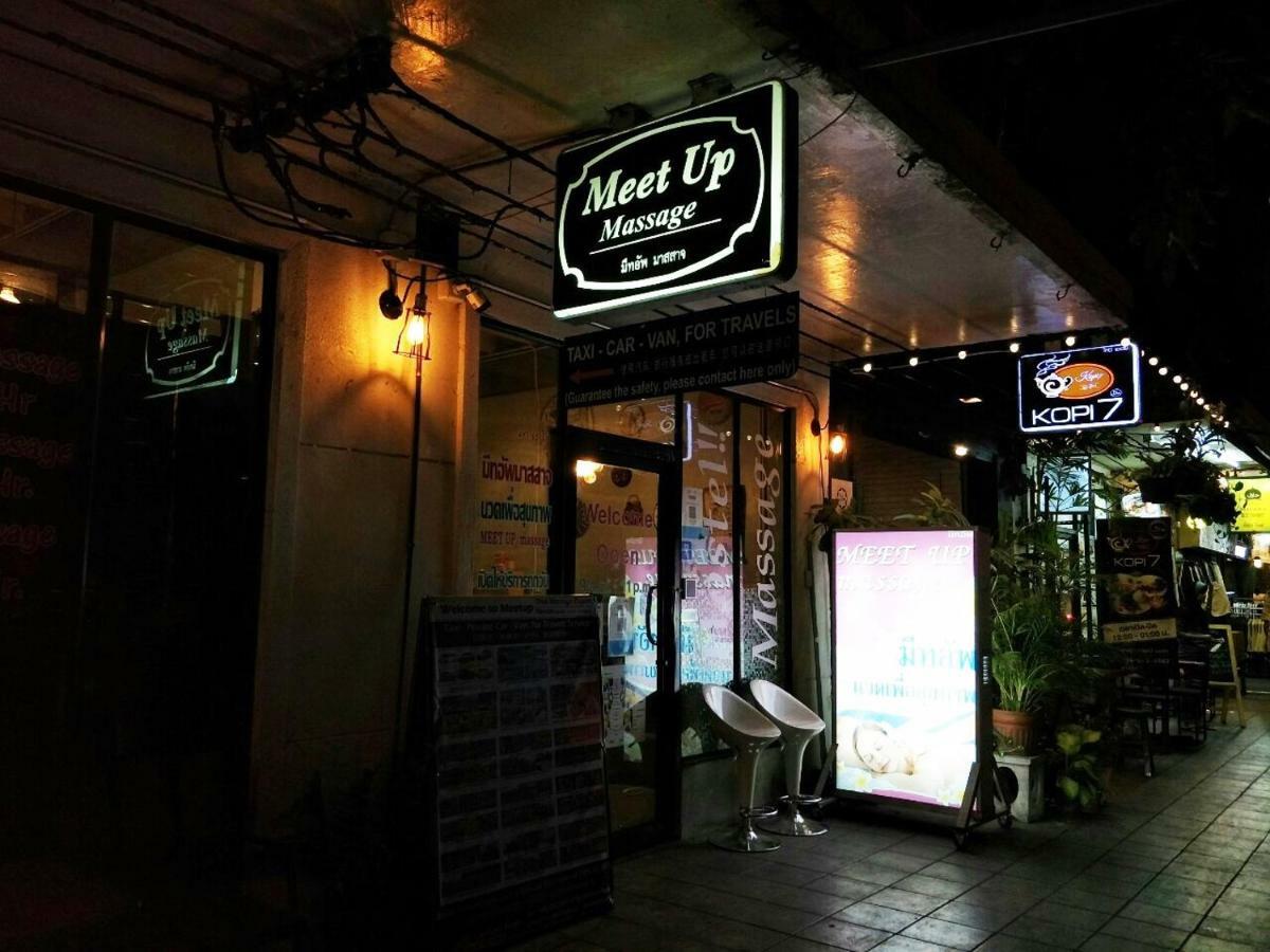 Meet Up Hostel Bangkok Buitenkant foto